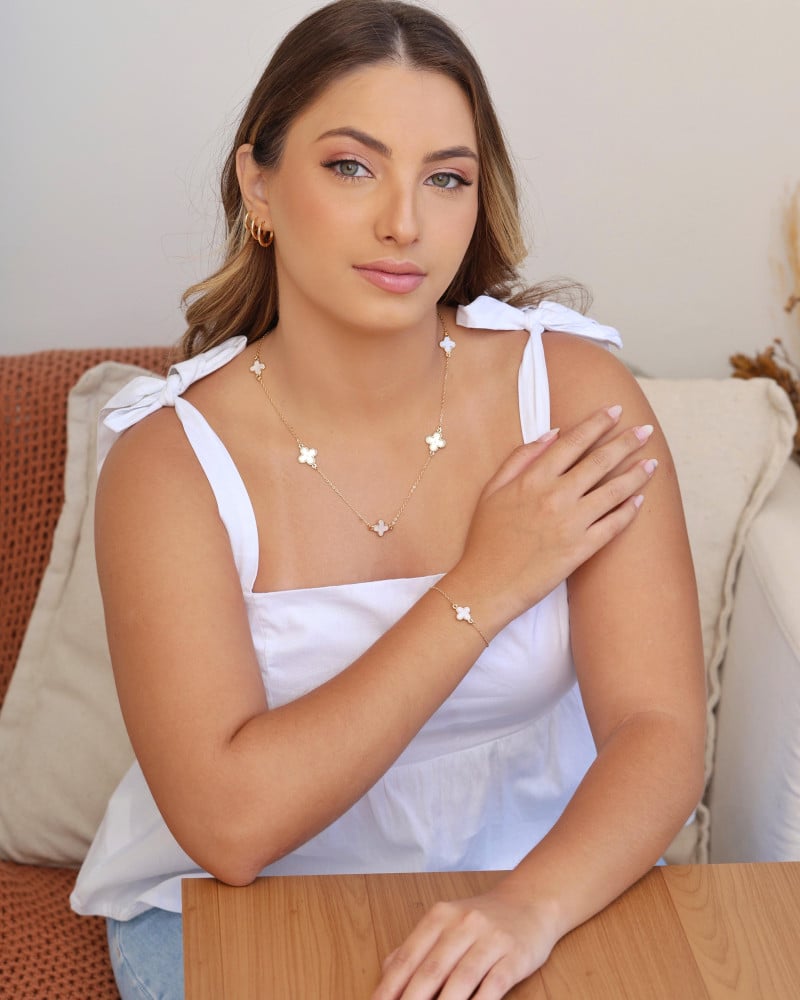 Pulseira Elos Trevo Madrepérola Fecho Gravata Banhado a Ouro 18K