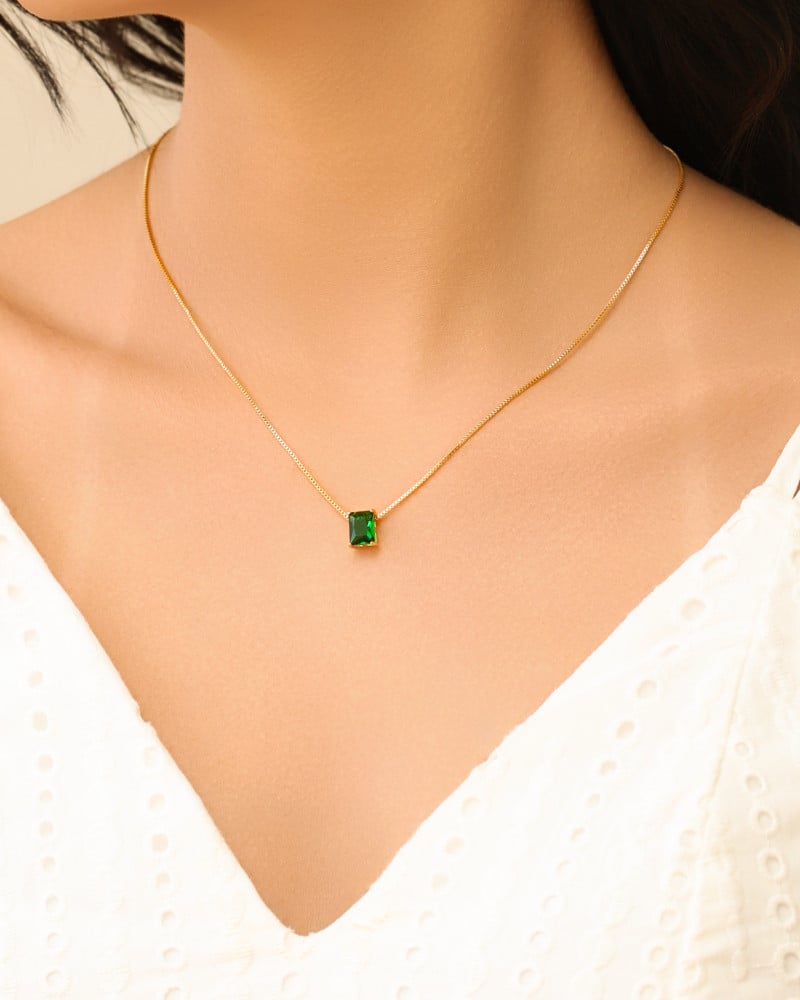 Conjunto Retangular Esmeralda Banhado a Ouro 18K