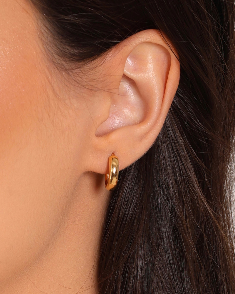 Brinco Argola Click Lisa 1.4 cm Banhado a Ouro 18K