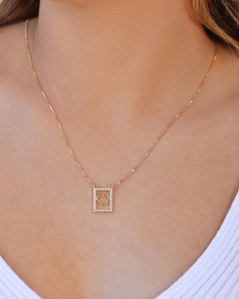 Escapulário Coração Cruz Cravejado Cristal Banhado a Ouro 18K