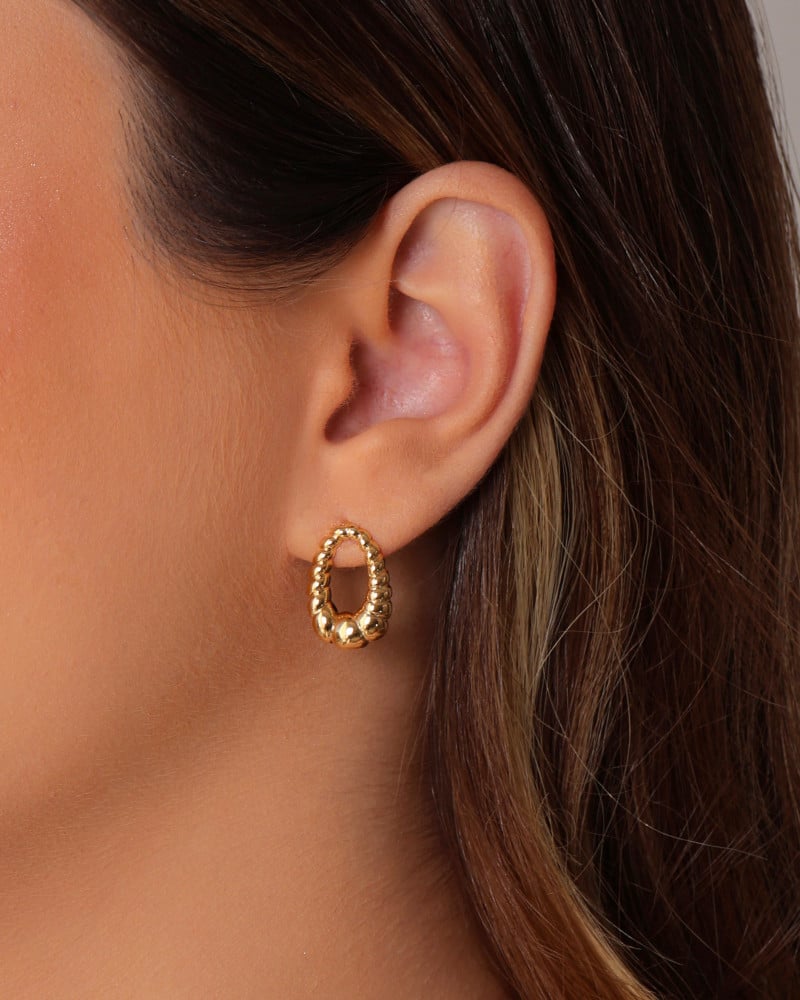 Brinco Oval Torcido Liso 1.8 cm Banhado a Ouro 18K