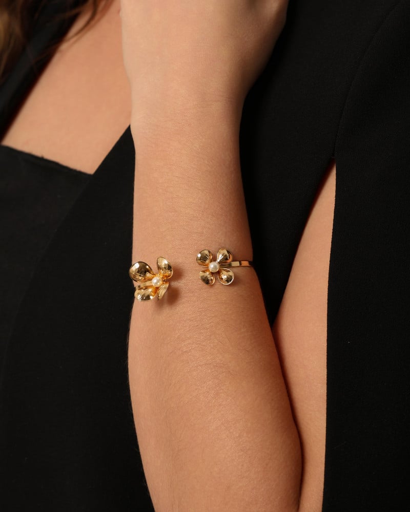 Bracelete Flor Pérola Banhado a Ouro 18K