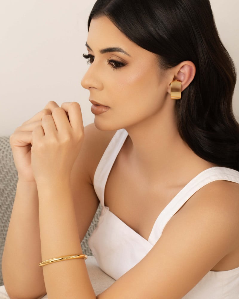 Bracelete Redondo Tubo Liso Fechado Banhado a Ouro 18K