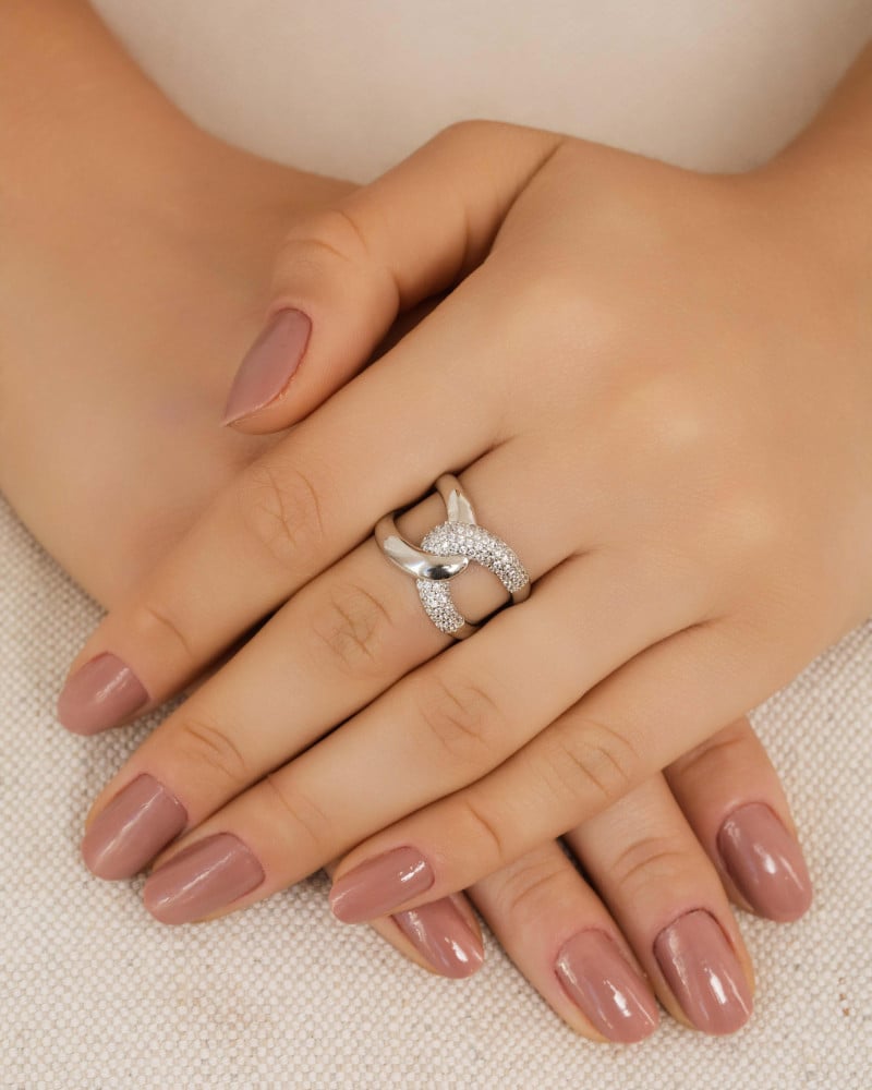 Anel Entrelaçado Cravejado Cristal Tamanho 18 Ródio Branco