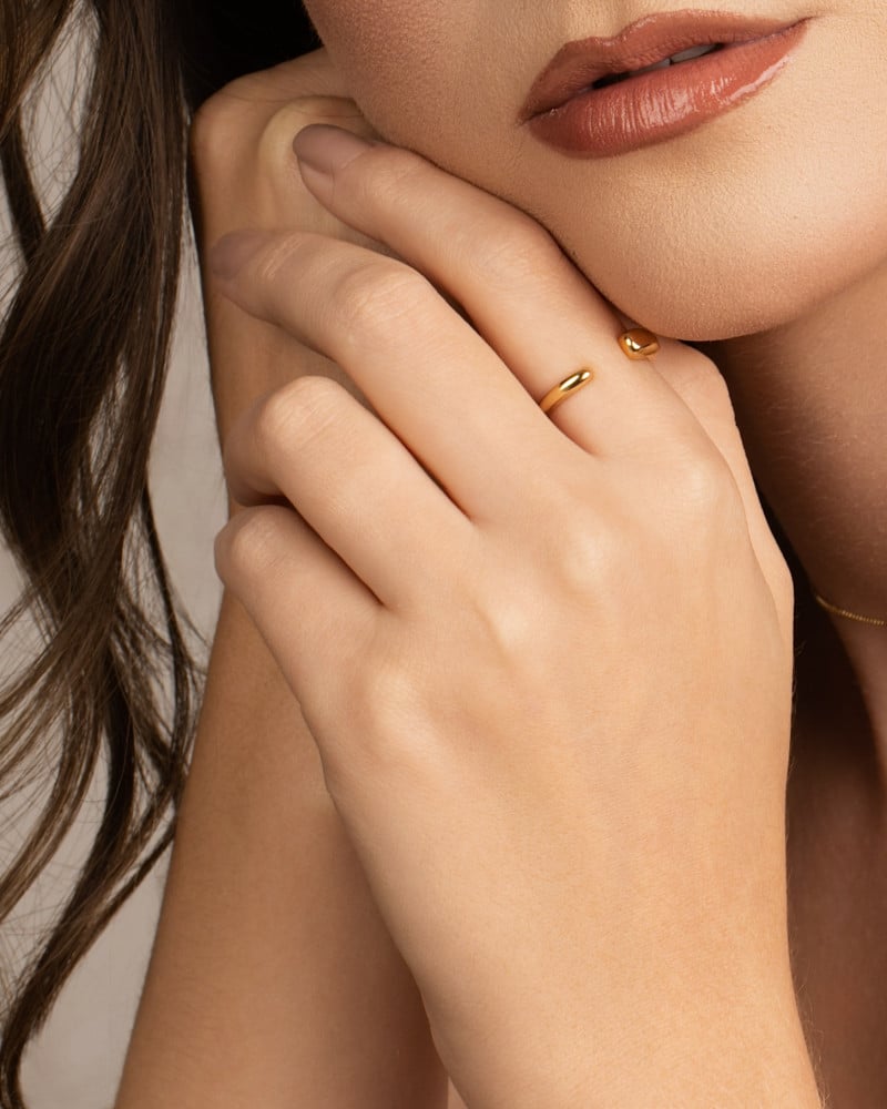 Anel Ajustável Gota Lisa Tamanho M Banhado a Ouro 18K