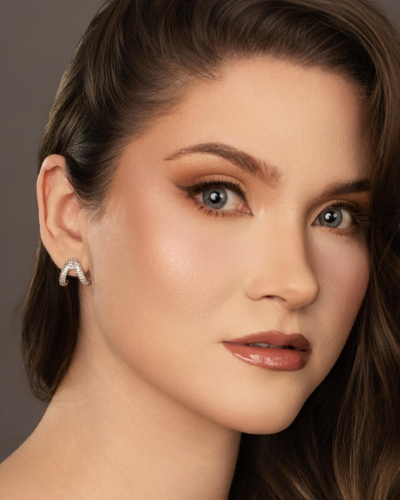 Brinco Onda Cravejada Cristal Ródio Branco