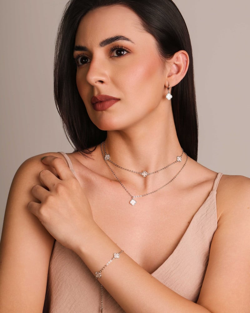 Choker Elos Trevos Tom Madrepérola 1.0 cm Ródio Branco