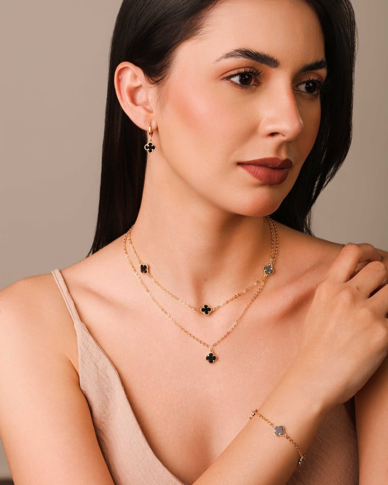 Choker Elos Trevos Tom Onix 1.0 cm Banhado a Ouro 18K