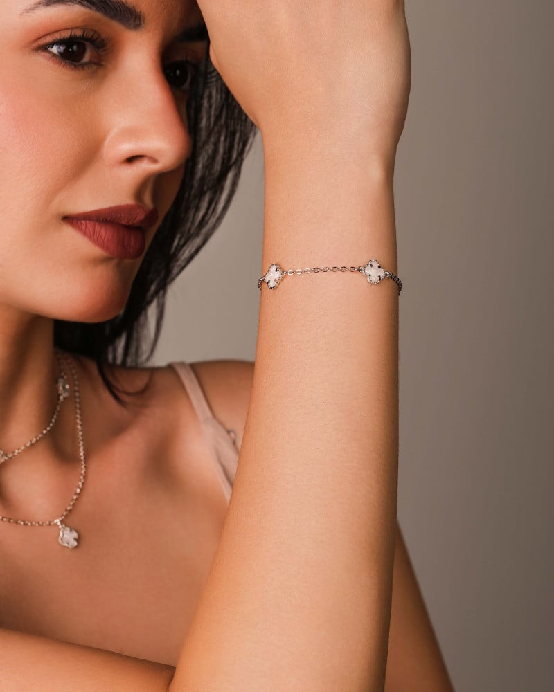Pulseira Elos Trevos Tom Madrepérola Ródio Branco