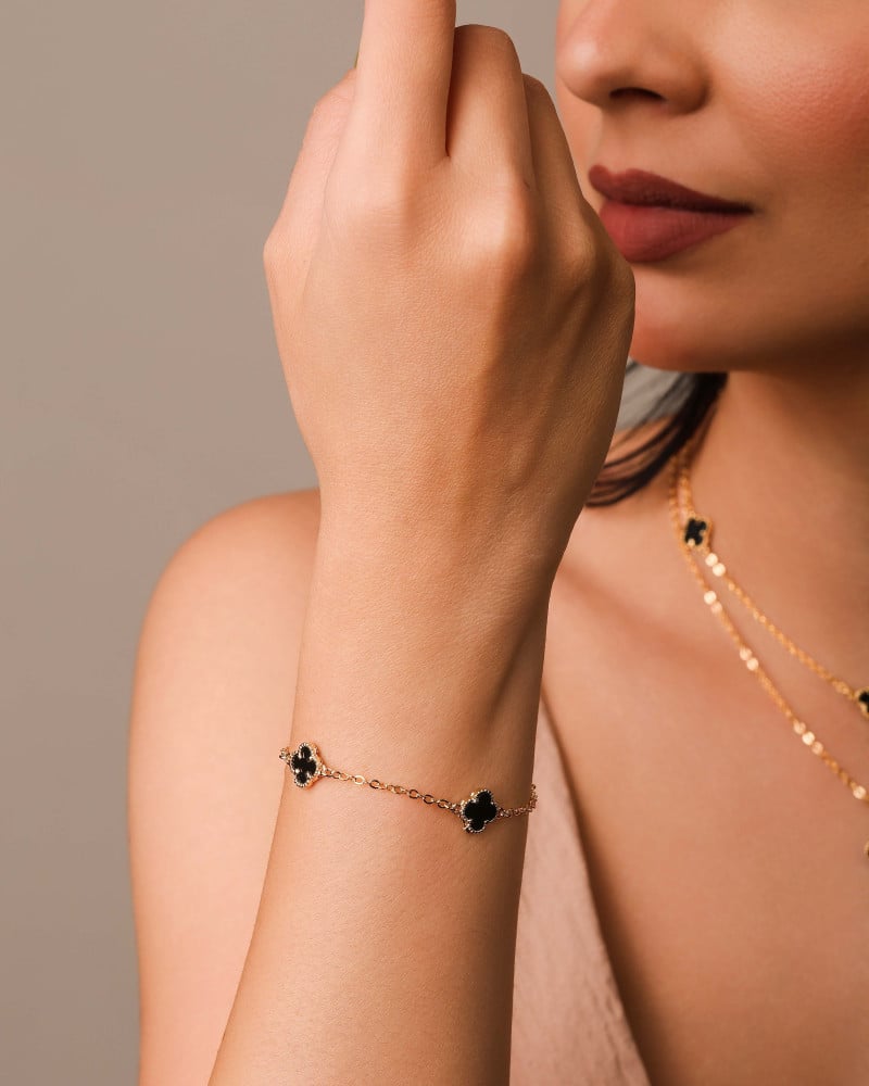 Pulseira Elos Trevos Tom Onix Banhado a Ouro 18K