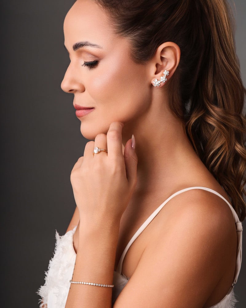 Ear Cuff Flores Cravejadas Cristal Banhado a Ouro 18K
