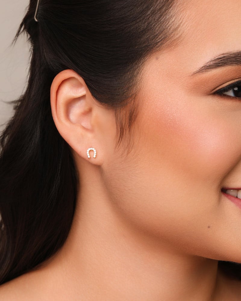 Brinco Ferradura Cravejada Cristal Banhado a Ouro 18K