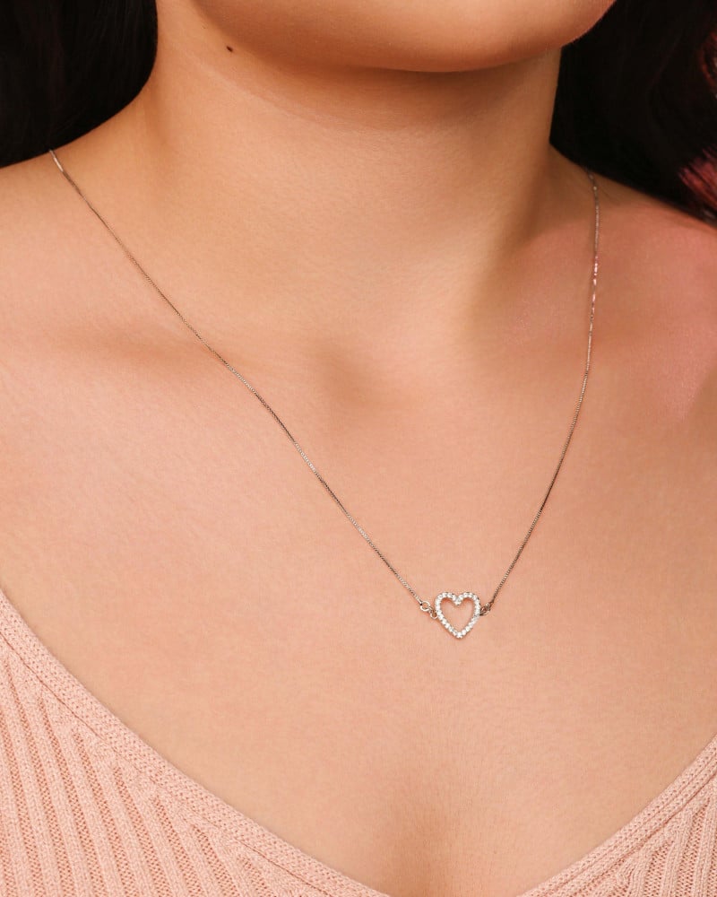 Escapulário Orai e Vigiai Coração Cravejado Cristal Ródio Branco - 70 cm