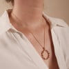 Gargantilha Veneziana Mandala Redonda Colorida Banhado a Ouro 18K