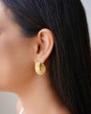Brinco Meia Argola Textura Corda Banhado a Ouro 18K
