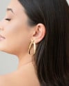 Brinco Gota Lisa com Detalhes Banhado a Ouro 18K