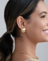 Brinco Quadrado Liso Abaulado Banhado a Ouro 18K