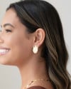 Brinco Oval Onda Lisa Banhado a Ouro 18K