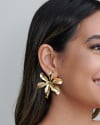Brinco Flor Lisa Banhado a Ouro 18K