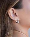 Brinco Argola Martelada Cravejada Cristal 1.5 cm Ródio Branco