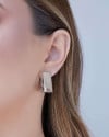 Brinco Argola Click Triangular Reta Lisa 2.4 cm Ródio Branco
