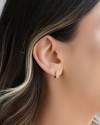 Brinco Argola Click Cravejada Cristal 1.0 cm Banhado a Ouro 18K
