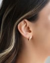 Brinco Argola Click Cravejada Cristal 1.3 cm Banhado a Ouro 18K