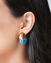 Brinco Argola Tubo Azul Turquesa com Pérola 3.0 cm Banho Dourado