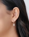 Brinco Argola Click Lisa Retângulo Cristal 2.3 cm Banhado a Ouro 18K