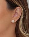 Brinco Flor Cravejada Cristal 1.1 cm Banhado a Ouro 18K