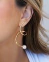 Brinco Fio Torcido Pérola 7.5 cm Banhado a Ouro 18K