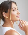 Brinco Flor Lisa ABS 2.0 cm Banhado a Ouro 18K