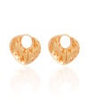 Brinco Argola Click Letras Detalhes Vazados 2.5 cm Banhado a Ouro 18K