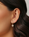 Brinco Argola Click Flor Cravejada Cristal 2.2 cm Banhado a Ouro 18K
