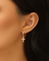 Brinco Argola Click Cruz Cravejado Cristal 2.6 cm Banhado a Ouro 18K