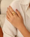 Anel Ajustável Redondo Liso e Espiral Tamanho M Banhado a Ouro 18K