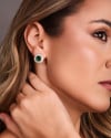 Brinco Quadrado Ponto de Luz Esmeralda Cravejado Cristal Banhado a Ouro 18K