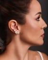 Ear Cuff Flores Cravejadas Cristal Banhado a Ouro 18K