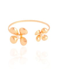 Bracelete Flor Pérola Banhado a Ouro 18K